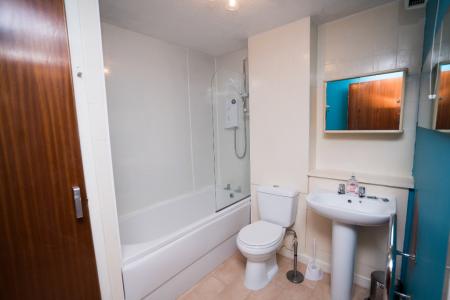 2 bedroom Flat to let in Richmond Court, Rosemount, Aberdeen, AB25