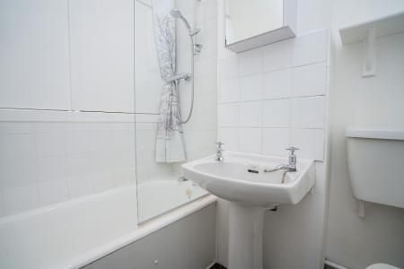 2 bedroom Flat to let in Richmond Terrace, Rosemount, Aberdeen, AB25
