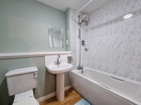 2 bedroom Flat to let in Links View, Linksfield, Aberdeen, AB24
