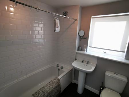 2 bedroom Flat to let in Hutcheon Low Place, Aberdeen, AB21