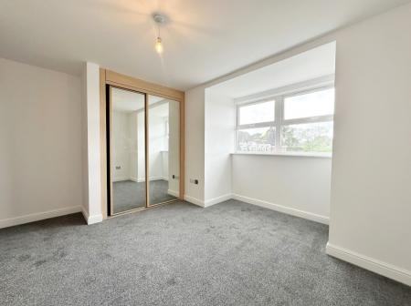2 bedroom Flat for sale in Elmhurst Court