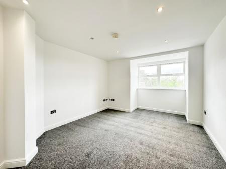 2 bedroom Flat for sale in Elmhurst Court