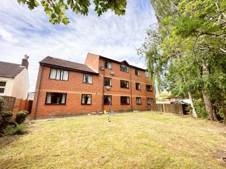 2 bedroom Flat for sale in Bembridge Court, Aldershot