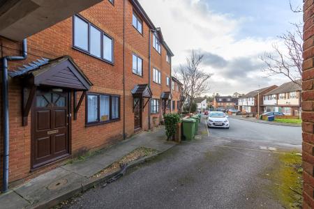 2 bedroom Flat for sale in Bembridge Court, Aldershot