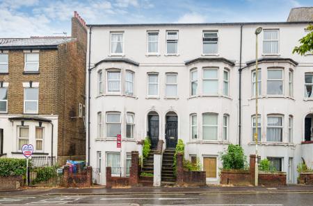 2 bedroom Flat for sale in Queens Road, Aldershot