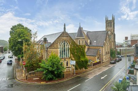 2 bedroom Flat for sale in Queens Road, Aldershot