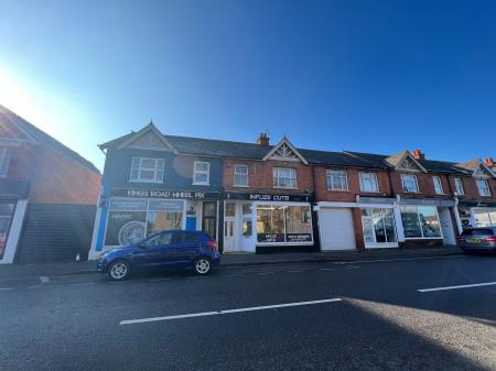 1 bedroom House share to let in Kings Road, Fleet, GU51