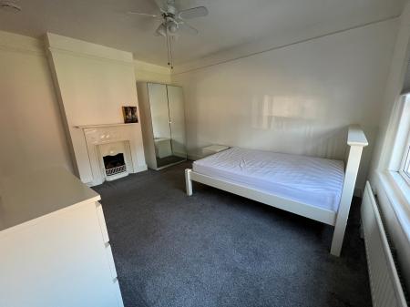 1 bedroom House share to let in Kings Road, Fleet, GU51