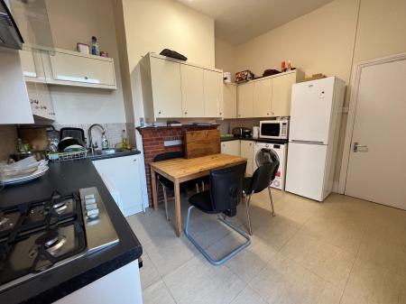 1 bedroom House share to let in Kings Road, Fleet, GU51