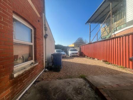 1 bedroom House share to let in Kings Road, Fleet, GU51