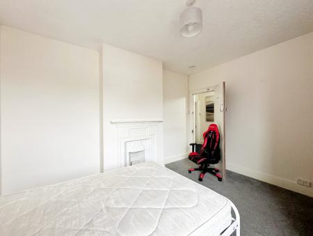 1 bedroom House share to let in Kings Road, Fleet