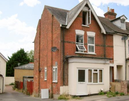 1 bedroom Ground floor maisonette to let in York Road, Aldershot