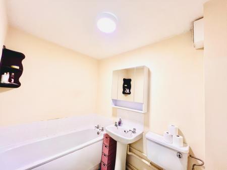 2 bedroom Flat for sale in Ascot Court, Aldershot