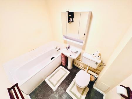 2 bedroom Flat for sale in Ascot Court, Aldershot