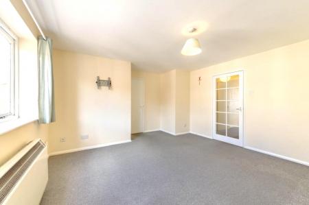 2 bedroom Flat for sale in Ascot Court, Aldershot