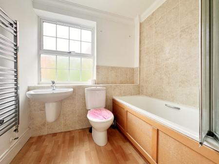 2 bedroom Flat to let in Sebastapol Road, Aldershot