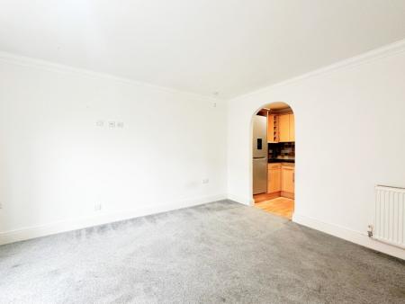 2 bedroom Flat to let in Sebastapol Road, Aldershot