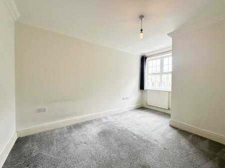 2 bedroom Flat to let in Sebastapol Road, Aldershot