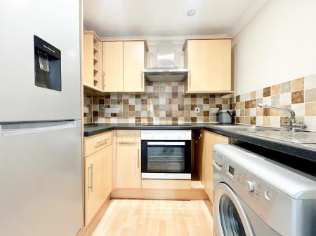 2 bedroom Flat to let in Sebastapol Road, Aldershot