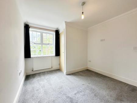 2 bedroom Flat to let in Sebastapol Road, Aldershot