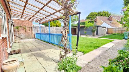 3 bedroom Detached house for sale in Bedford Avenue