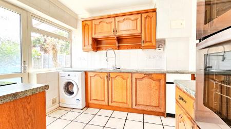 3 bedroom Detached house for sale in Bedford Avenue