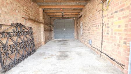 3 bedroom Detached house for sale in Bedford Avenue