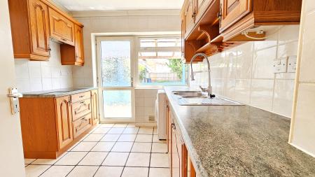 3 bedroom Detached house for sale in Bedford Avenue