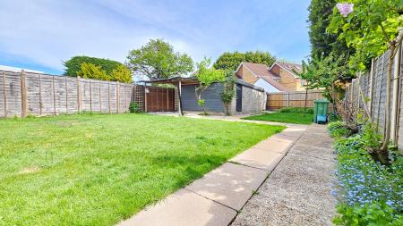 3 bedroom Detached house for sale in Bedford Avenue