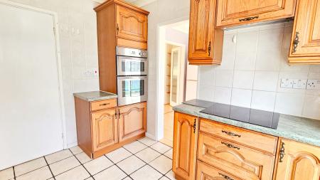 3 bedroom Detached house for sale in Bedford Avenue