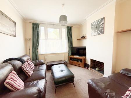 3 bedroom Terraced House to let in Alexandra Road