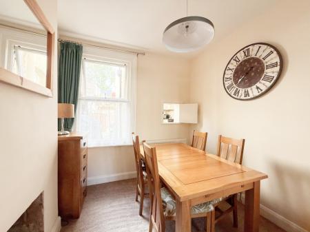 3 bedroom Terraced House to let in Alexandra Road