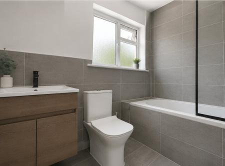3 bedroom Flat to let in North Lane, Aldershot