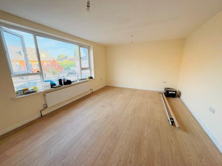 3 bedroom Flat to let in North Lane, Aldershot