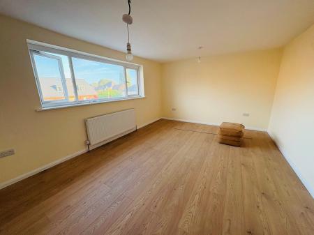 3 bedroom Flat to let in North Lane, Aldershot