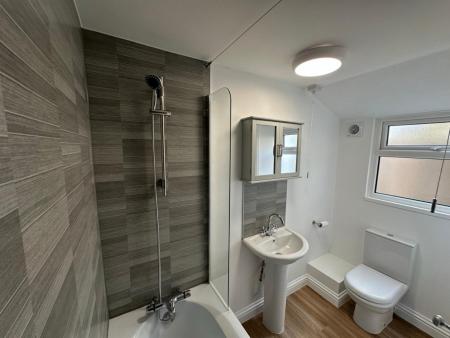 2 bedroom Terraced House to let in Lysons Road, Aldershot