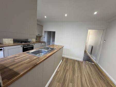 2 bedroom Terraced House to let in Lysons Road, Aldershot