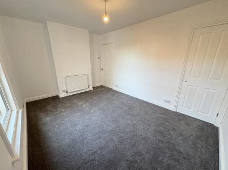 2 bedroom Terraced House to let in Lysons Road, Aldershot