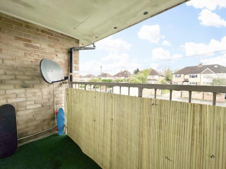 1 bedroom Flat for sale in Carfax Avenue, Tongham