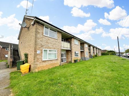 Carfax Avenue, Tongham