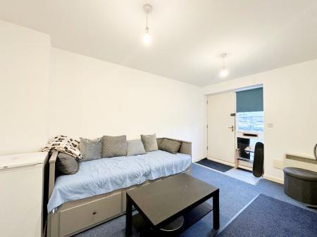1 bedroom Flat to let in Victoria Road, Aldershot