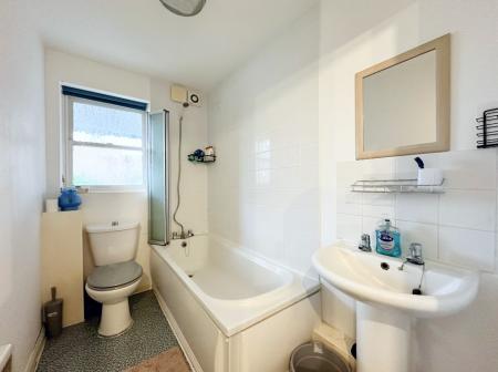 1 bedroom Flat to let in Victoria Road, Aldershot