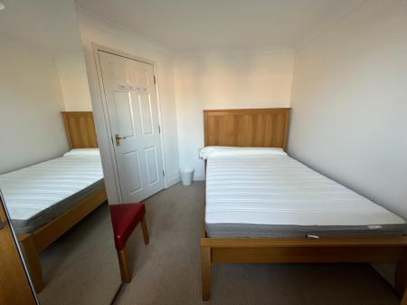 1 bedroom House share to let in Aspen Grove, Aldershot, GU12