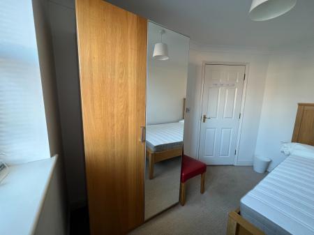 1 bedroom House share to let in Aspen Grove, Aldershot, GU12