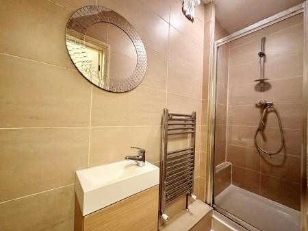 3 bedroom Flat to let in East Street, Farnham