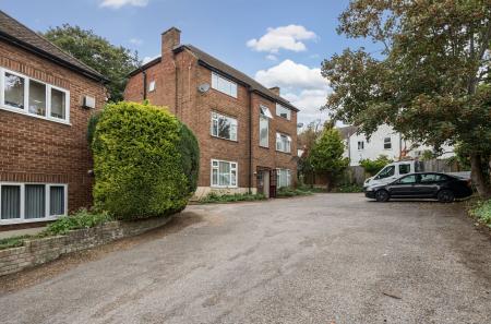 1 bedroom Flat to let in Sandford Court, Aldershot, GU11