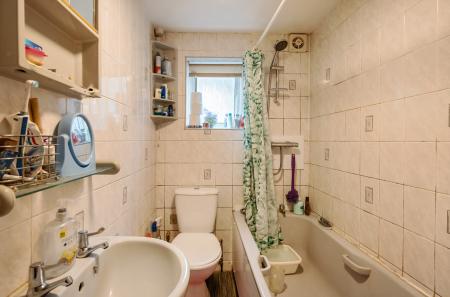 1 bedroom Flat to let in Sandford Court, Aldershot, GU11