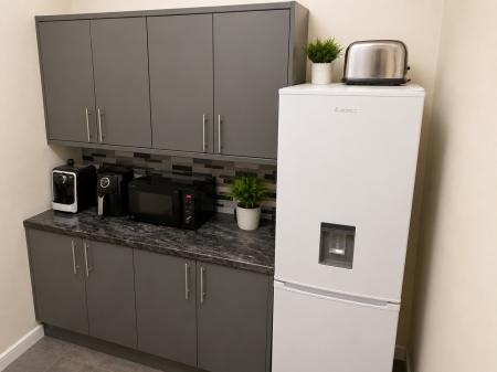 2 bedroom Flat to let in Reading Road, Yateley, GU46