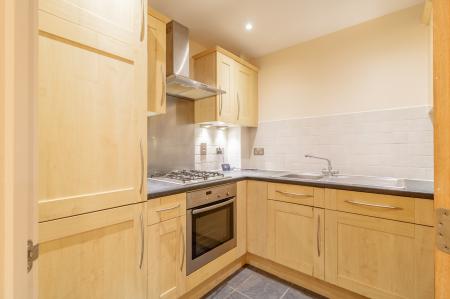 2 bedroom Flat to let in Elmhurst Court, Heathcote Road