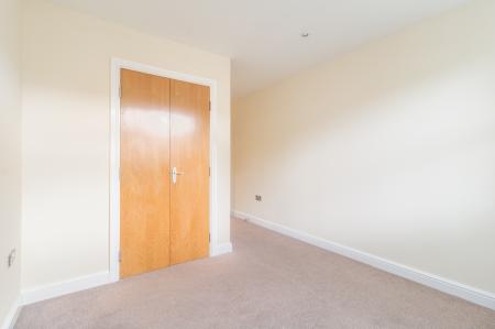 2 bedroom Flat to let in Elmhurst Court, Heathcote Road